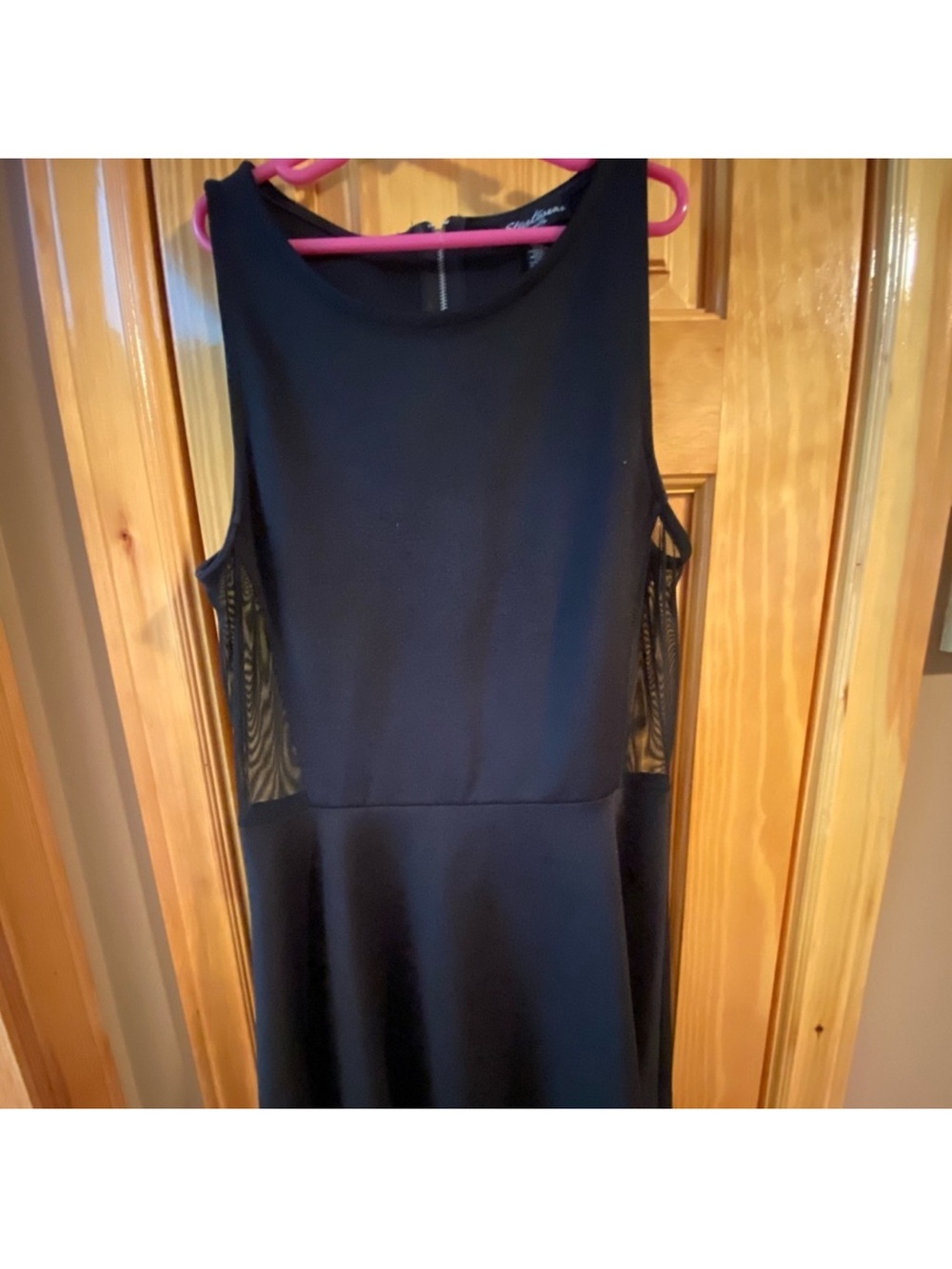 Dresses - Picture 4 of 7
